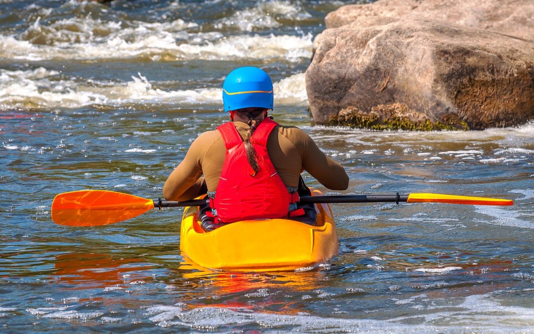 Do life vests come in different colors, and does color matter for visibility?